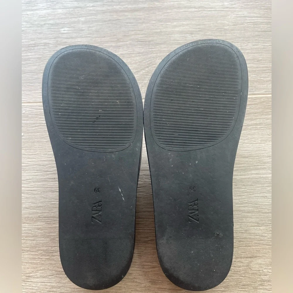 Zara slides - Picture 5 of 6